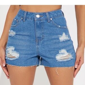 NEVER WORN WOMAN DENIM SHORTS / size 30